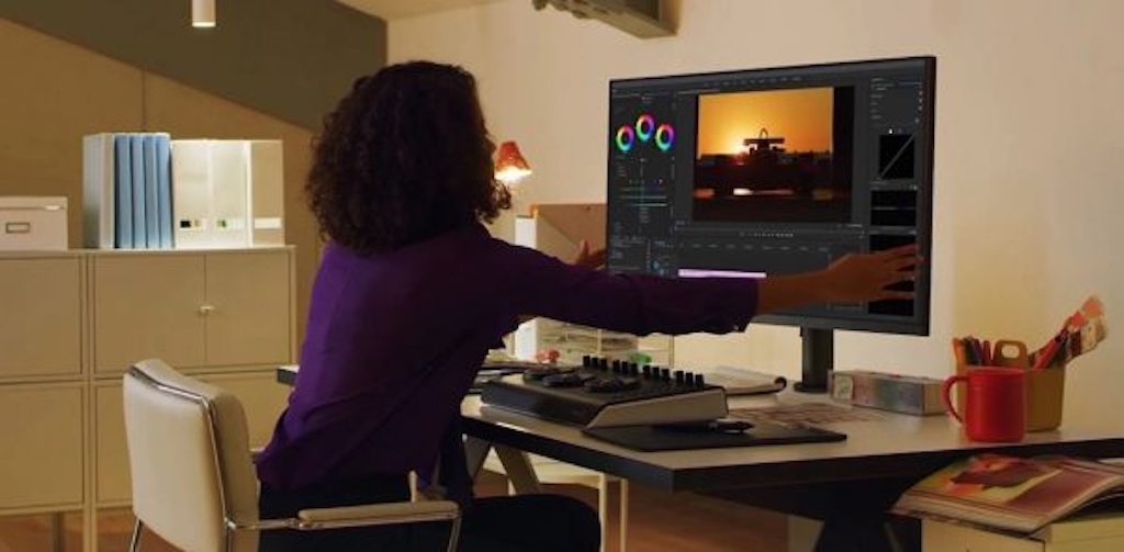 Η νέα UltraFine Ergo οθόνη της LG μπορεί να προσαρμοστεί απόλυτα στις ανάγκες σας