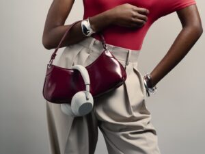 6 wh 1000xm6 silver close up