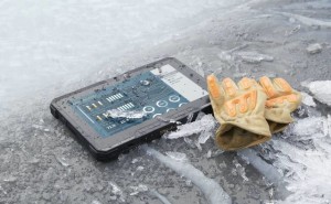Dell Latitude 12 Rugged lifestyle (2)