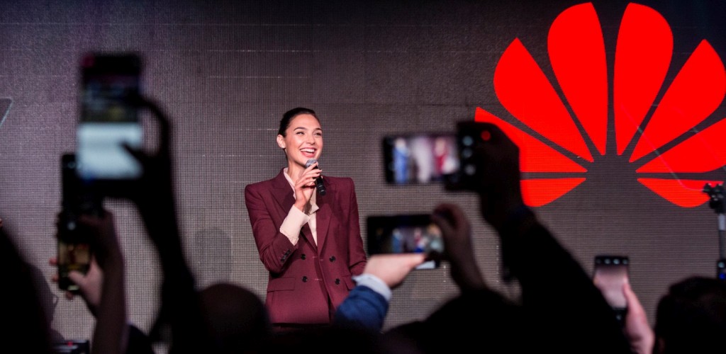 Η Gal Gadot γίνεται το πρόσωπο της Huawei