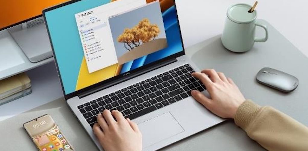 Το HUAWEI MateBook D 16 “πακετάρει” μεγάλη οθόνη και επιδόσεις σε ένα… backpack friendly σασί!