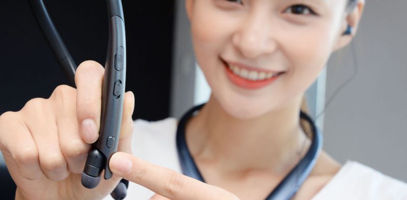 H LG φέρνει την ευκολία της Google στη σειρά ασύρματων ακουστικών TONE