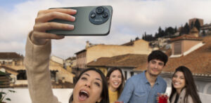 Tcl 60r 5g lifestyle (2)