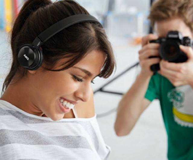 Y Series ακουστικά από την AKG