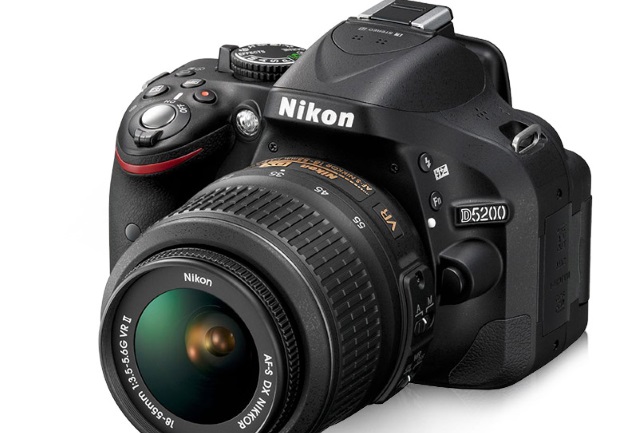 Nikon Digital Camera D5200 Kit (18-55mm VR II)