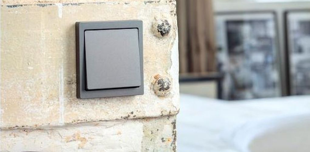 #ΜένουμεΣπίτι με ασφάλεια και άνεση με τα ψηφιακά εργαλεία και τις λύσεις αυτοματισμού της Schneider Electric