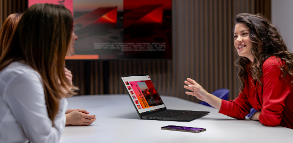 Η Lenovo επεκτείνει το χαρτοφυλάκιο λύσεων για AI Business Computing, με καινοτόμα διαμορφώσιμη σχεδίαση και enterprise platforms